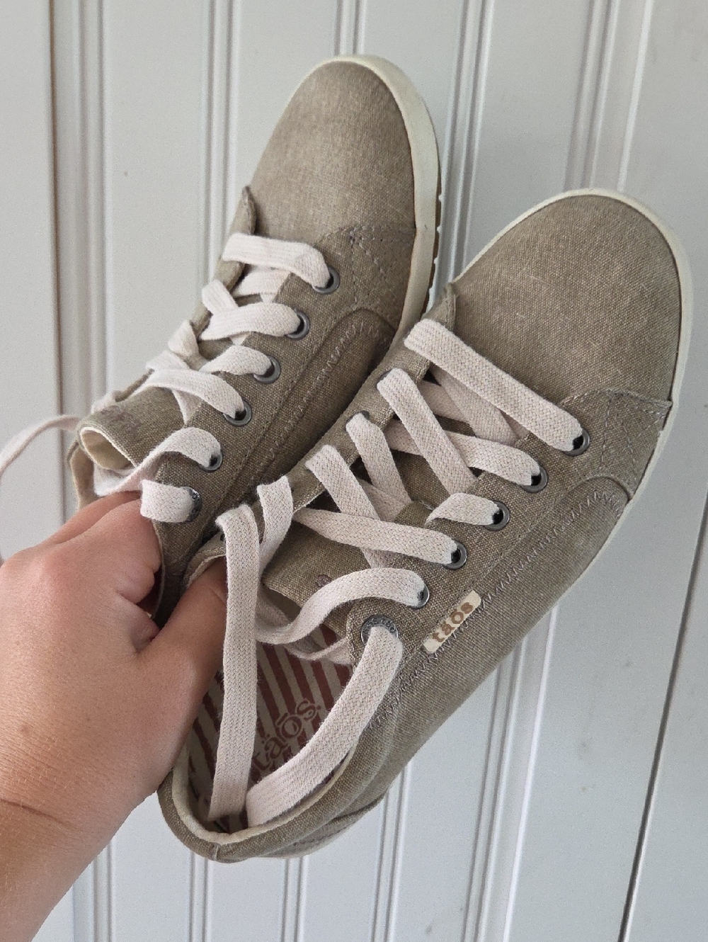 Taos Womens Star Sneaker 9 - Picture 4 of 8
